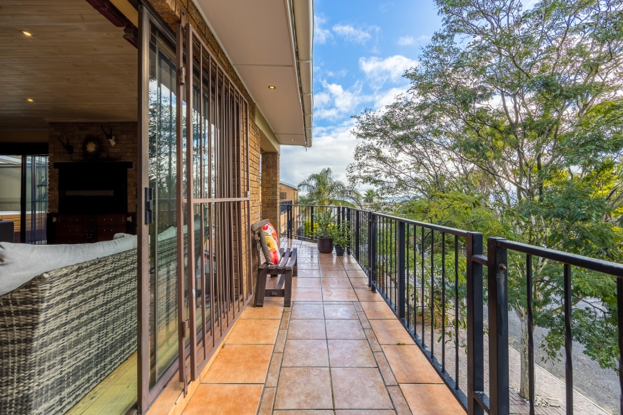 6 Bedroom Property for Sale in Brackenfell South Western Cape